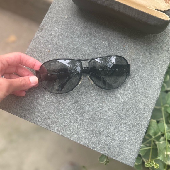 CHANEL Black Aviator Sunglasses and box - Picture 2 of 5